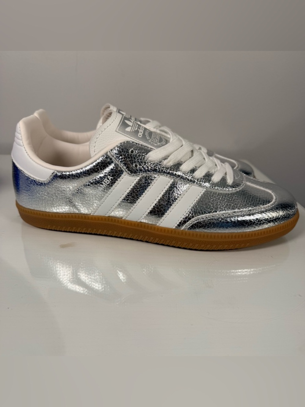 ADIDAS ORIGINALS SAMBA OG METALLIC SILVER LEATHER
CASUAL SHOES Men’s 9 Wm. 10